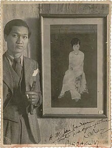 nguyen-tuong-lan-posing-in-front-of-a-related-painting-blossoming-beauty-1711703532.jpg