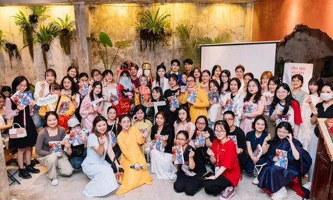 “Đại hội xuyên không” - Ngược thời gian, khoác lên mình những bộ Việt phục