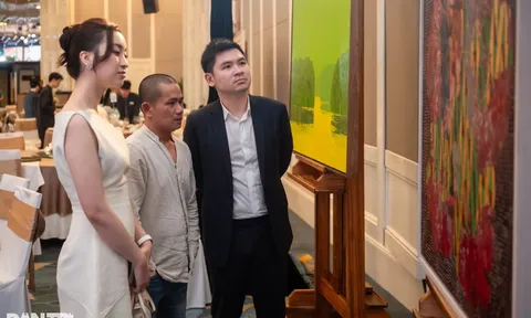 Hoa hậu Đỗ Mỹ Linh thắng đấu giá tranh, đóng góp Quỹ Nhân ái 250 triệu đồng