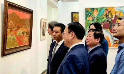 Thưởng lãm những tác phẩm mỹ thuật ấn tượng về Chiến thắng Điện Biên Phủ