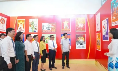 300 tác giả tham gia cuộc thi sáng tác tranh cổ động về Ngày Giải phóng Thủ đô