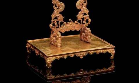 Trang sức triều Nguyễn được mua với giá cao bất ngờ