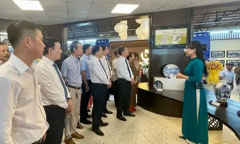 Triển lãm “Hồn của đất” gửi gắm tình yêu với Bác Hồ và Thủ đô Hà Nội