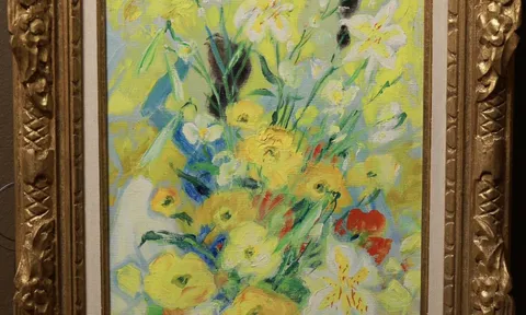 HAI THIẾU NỮ TRONG VƯỜN HOA KÝ ỨC CỦA LÊ PHỔ