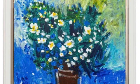 TRẦN LƯU HẬU – HOA CÚC TRÊN NỀN XANH: NGÔN NGỮ TỰ DO CỦA MỘT HỌA SĨ KHÁNG CHIẾN