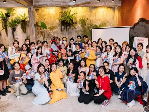 “Đại hội xuyên không” - Ngược thời gian, khoác lên mình những bộ Việt phục