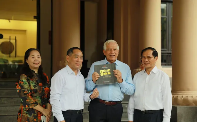 Phó Chủ tịch Ủy ban Châu Âu thăm Bảo tàng Mỹ thuật Việt Nam