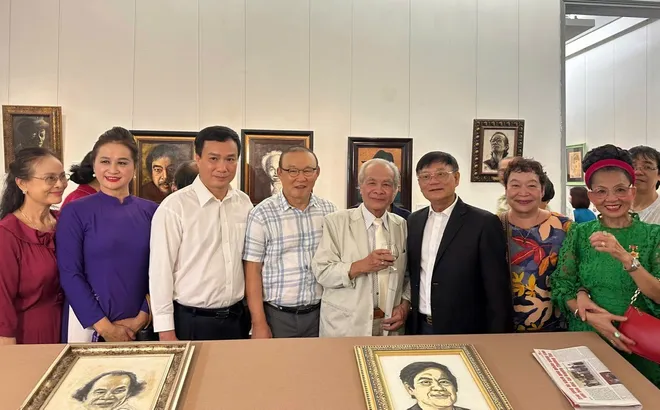 Hoạ sĩ Đinh Quang Tỉnh dung dị với nghệ thuật tranh Chân dung