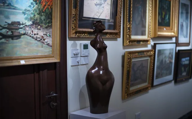 LƯU THANH LAN VÀ NGÔN NGỮ ĐIÊU KHẮC CỦA SỰ AN NHIÊN